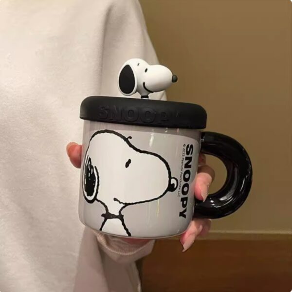 Snoopy Ceramic Mug With Lid 360ml Black - Image 2